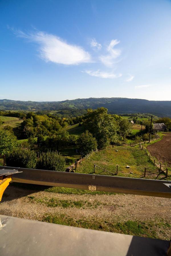 Appartement Charmant A Saint Come D'Olt Vue Montagne 80 M² Balconc Exterior foto