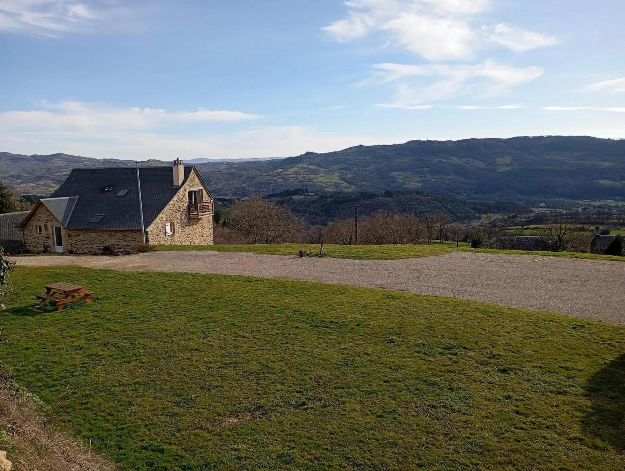 Appartement Charmant A Saint Come D'Olt Vue Montagne 80 M² Balconc Exterior foto